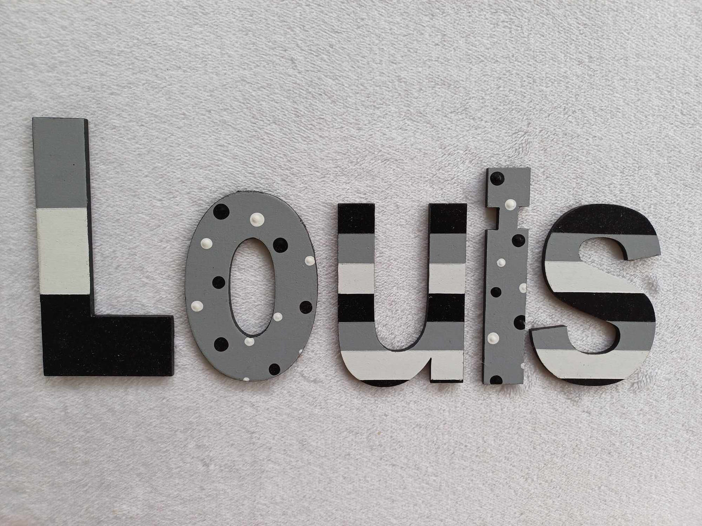 Louis - small letters suitable for a door.