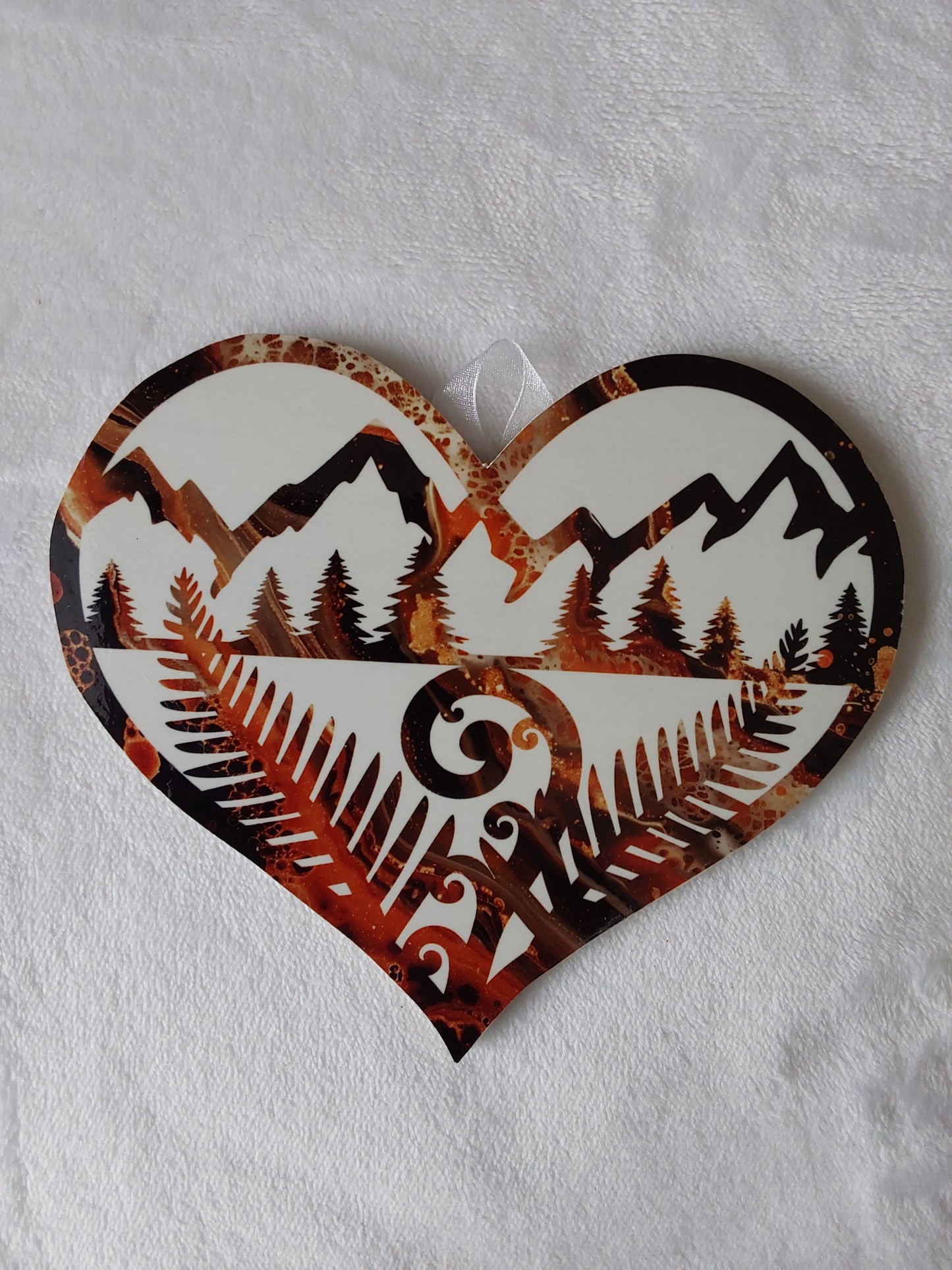 Kiwiana fern and mountains heart.