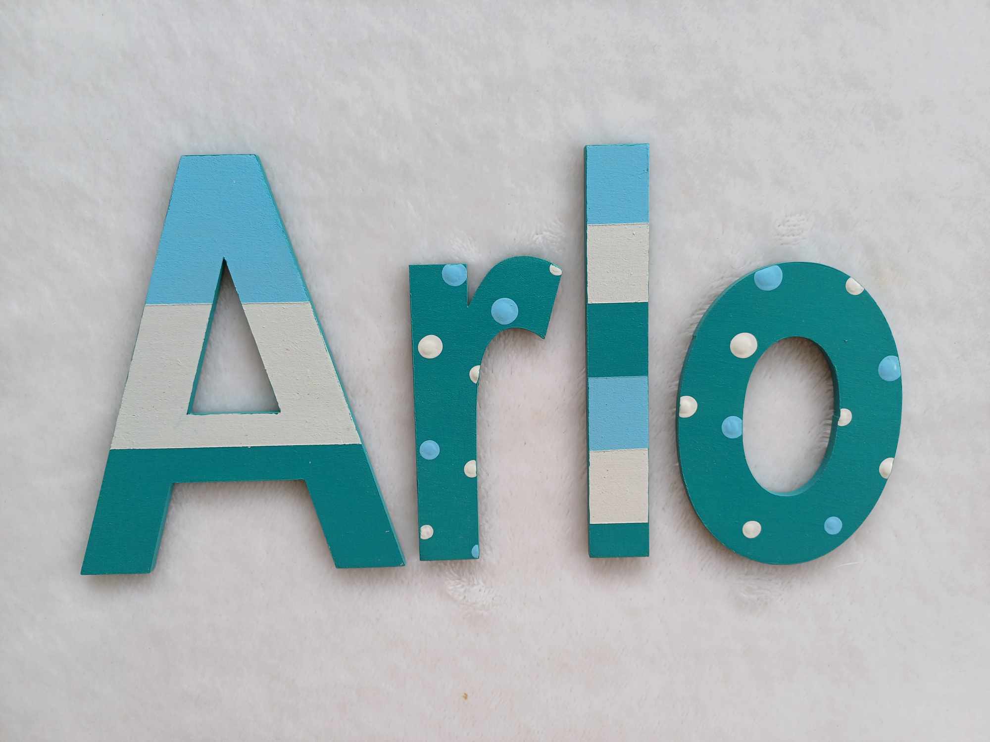 Arlo - small letters suitable for a door.