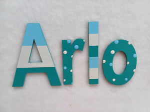 Arlo - small letters suitable for a door.