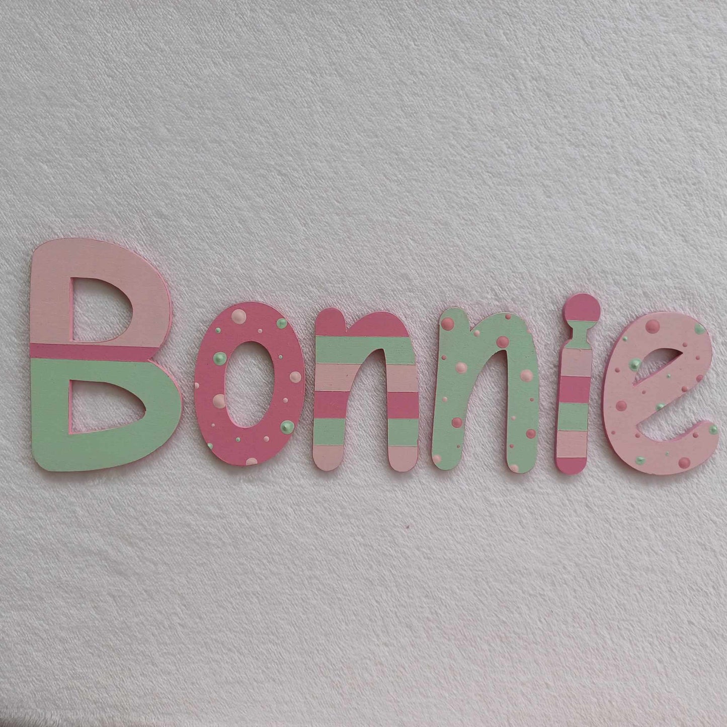 Bonnie - small letters suitable for a door.