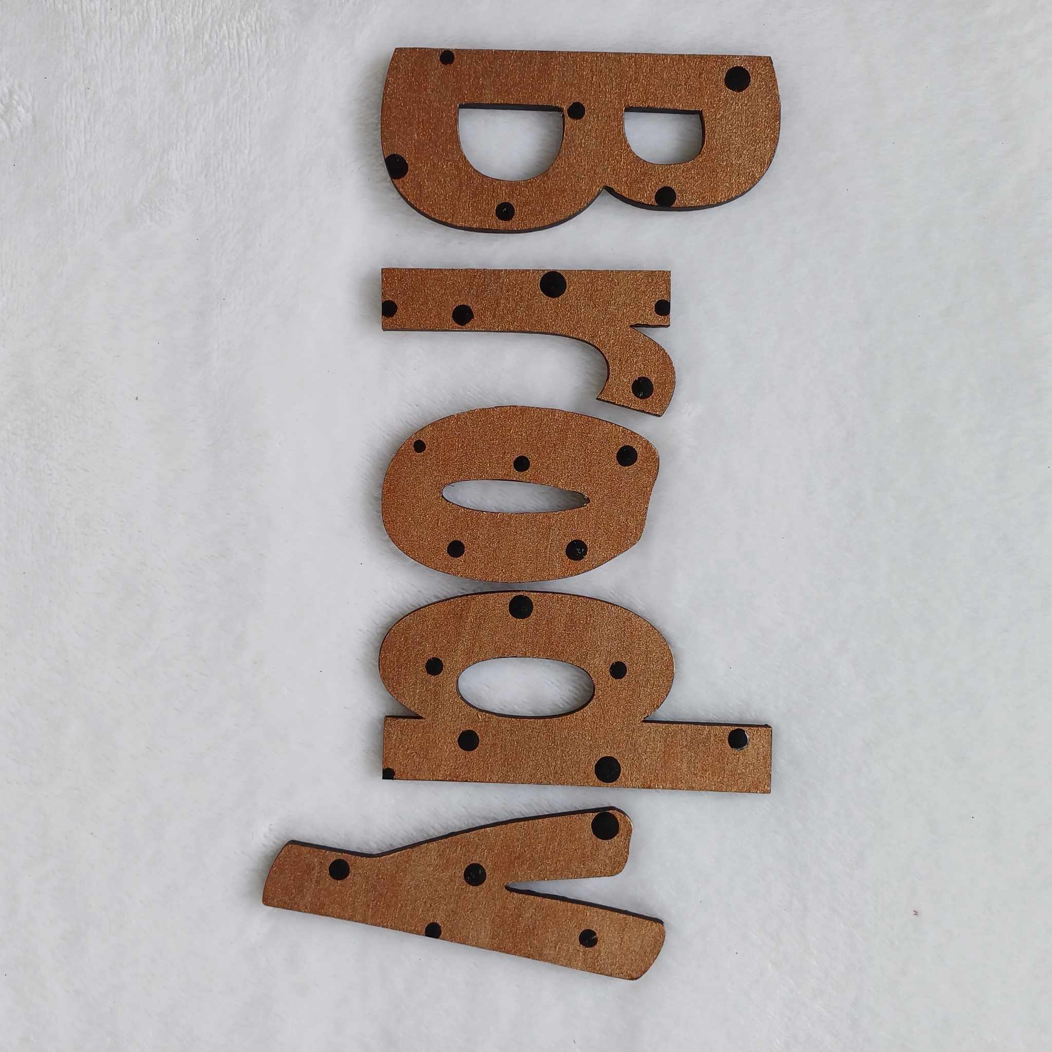 Brody - small letters suitable for a door.