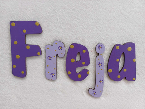 Freja - small letters suitable for a door.