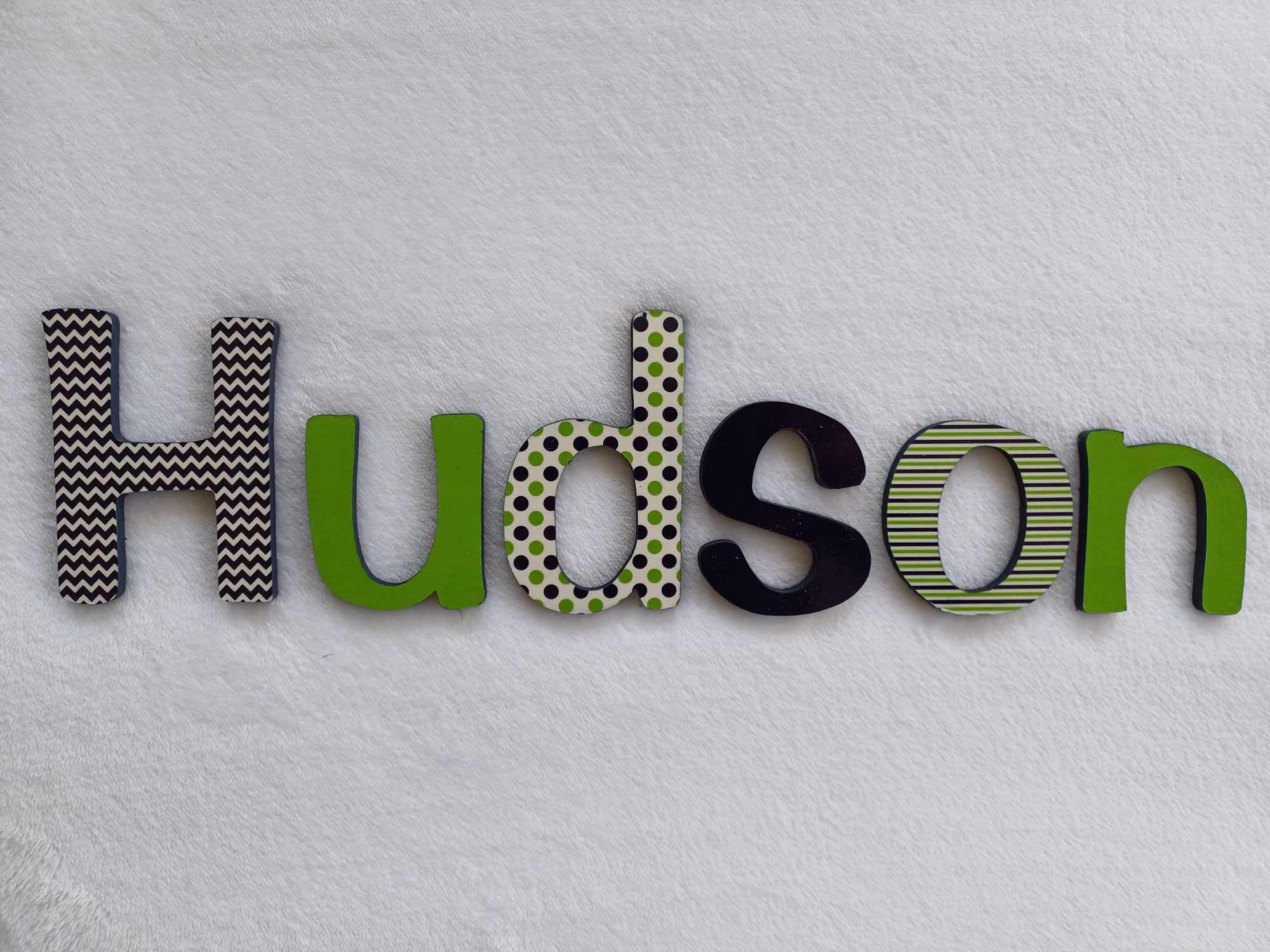 Hudson - small letters suitable for a door.