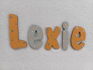 Lexie - small letters suitable for a door.