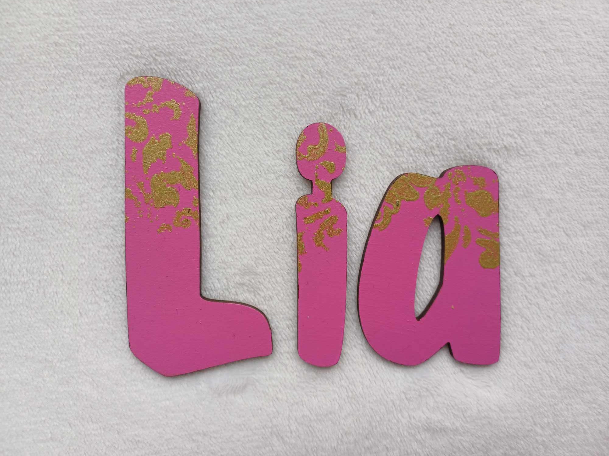 Lia - small letters suitable for a door.