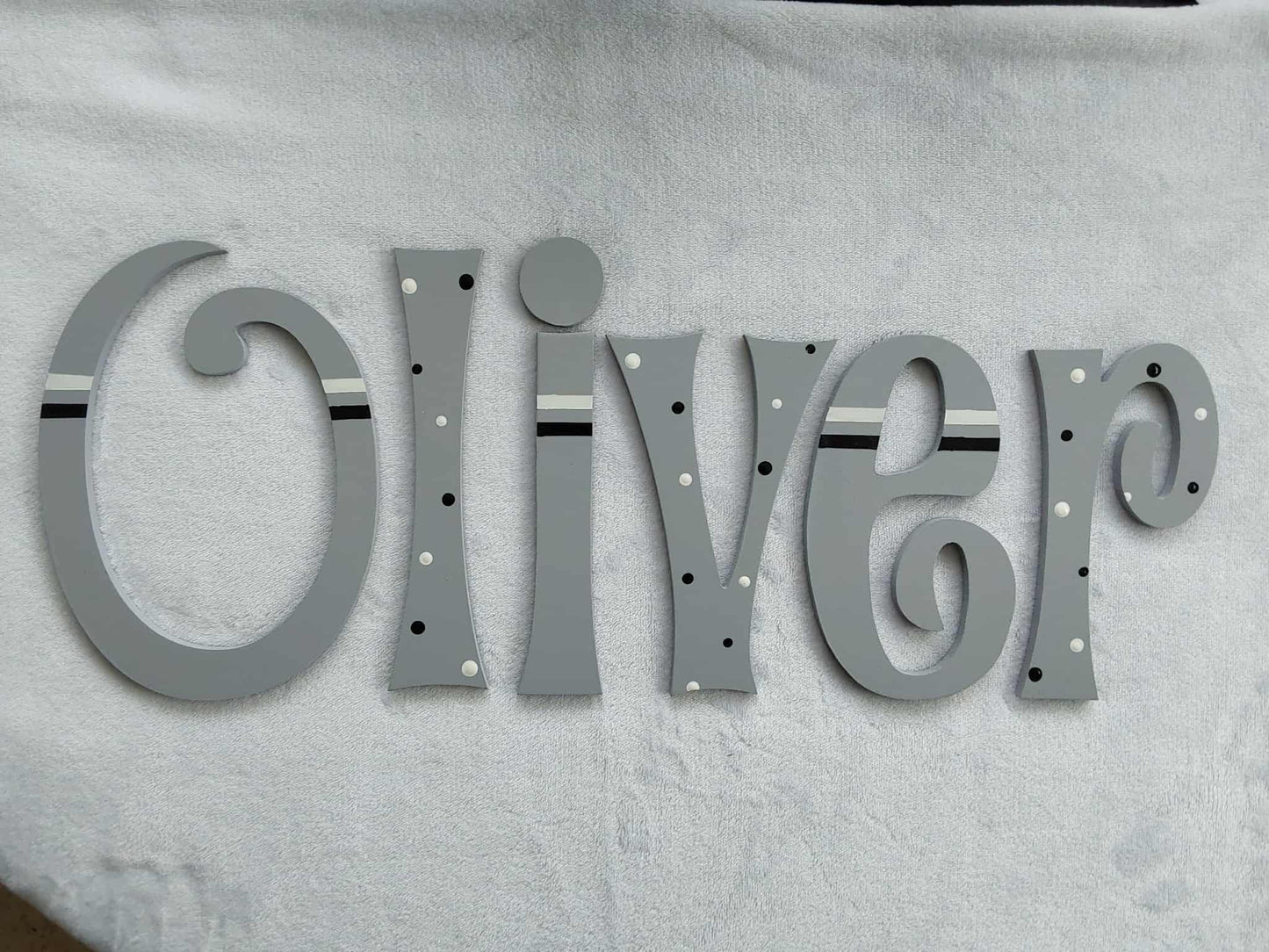 Oliver - suitable for doors or walls