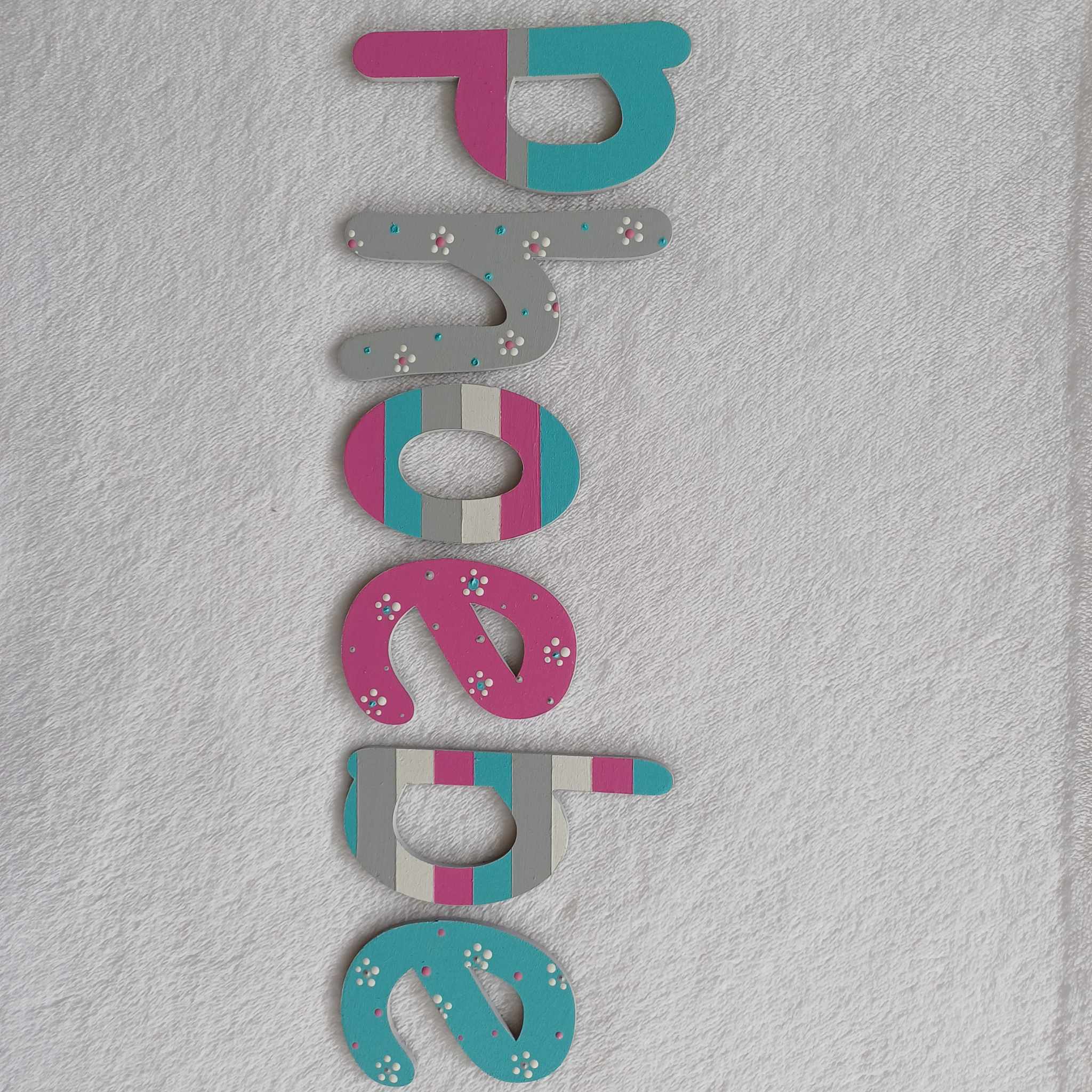 Phoebe - small letters suitable for a door.