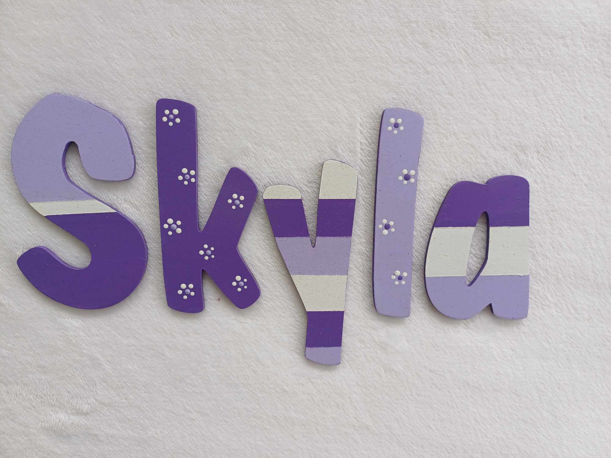 Skyla - small letters suitable for a door.