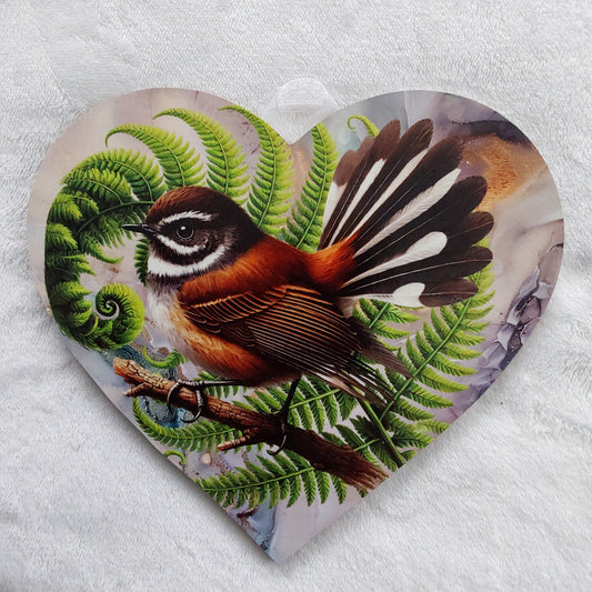 Fantail, piwaiwaka wall heart - Large