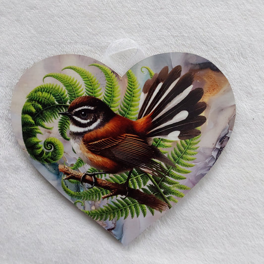Fantail, piwaiwaka wall heart - Small