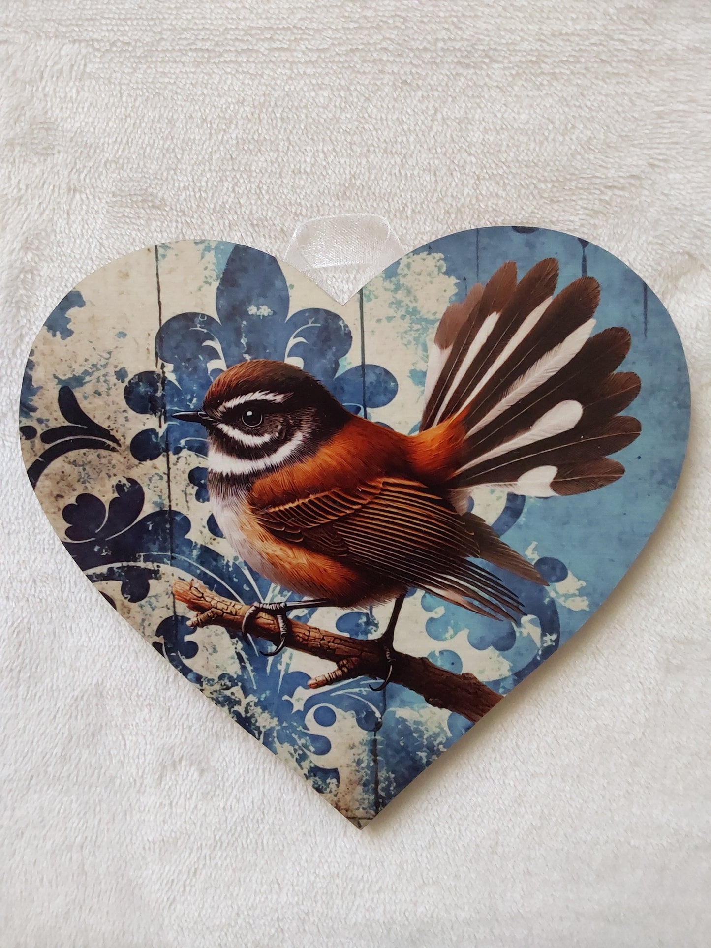 Fantail wall heart - Small